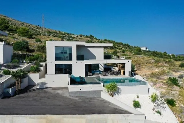 Blue Horizon Villa *